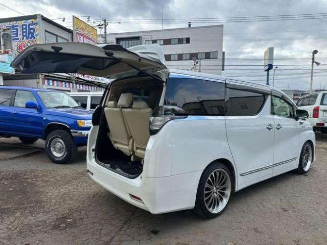 ヴェルファイアハイブリッド 2.5 V E-Four 4WD　社外アルミ　オートミラー　ETC　ドライブレコーダー　ローダウン　ワンオーナー　両側電動スライドドア　パワステ　パワーウィンドウ　ベージュ革シート　純正ナビ　バックカメラ　ABS　キーレスエントリー 2500