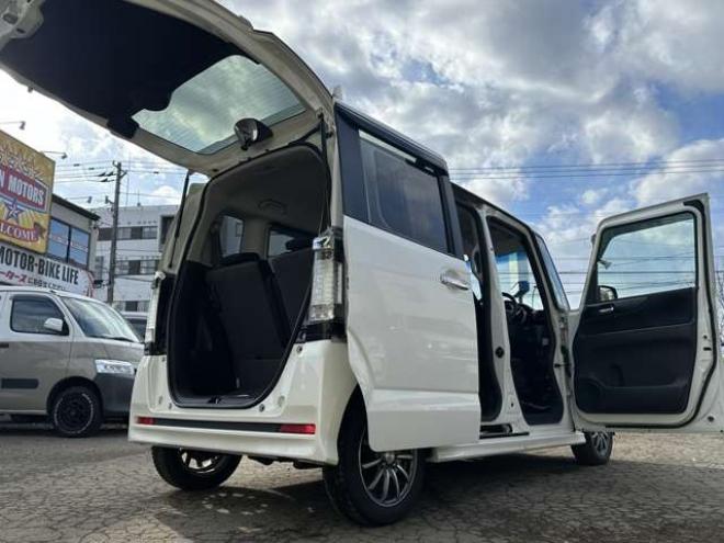 N-BOXカスタムG Lパッケージ 4WD　社外ナビ　左側電動スライドドア　バックカメラ　純正アルミホイール　キーレスエントリー　ABS　パワーウィンドウ　パワステ　盗難防止装置 660
