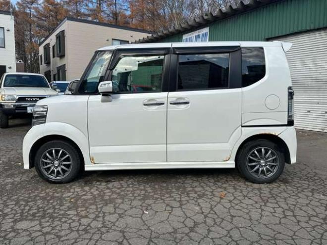 N-BOXカスタムG Lパッケージ 4WD　社外ナビ　左側電動スライドドア　バックカメラ　純正アルミホイール　キーレスエントリー　ABS　パワーウィンドウ　パワステ　盗難防止装置 660