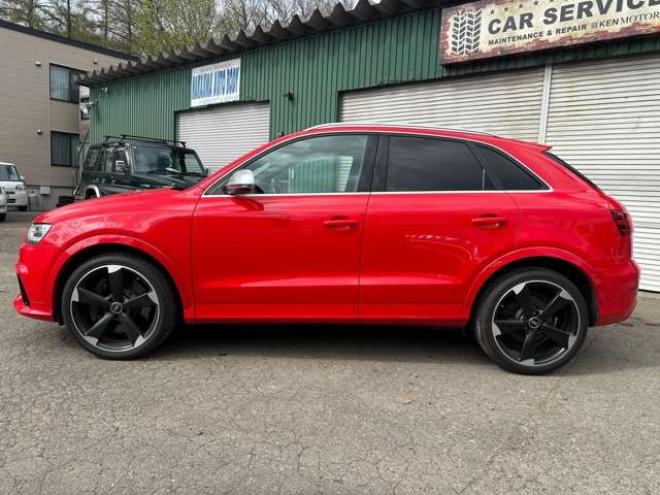アウディRS Q3 2.5 4WD　ナビTV/Bカメラ/パワーシート/純正AW 正規輸入車 2500