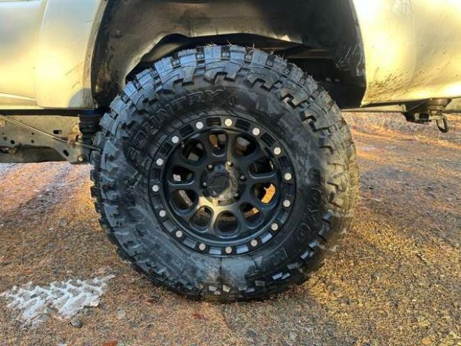 ハイラックスサーフ3.4 SSR-X 4WD　アルミホイール　エアコン　パワステ　パワーウィンドウ　キーレスエントリー　アルミホイール　社外ナビ　バックカメラ　リフトアップ　ETC 3400