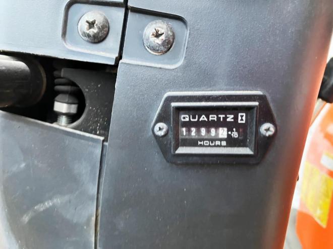 バックホー日立　中古　ミニユンボ　ZX8U-2　建機