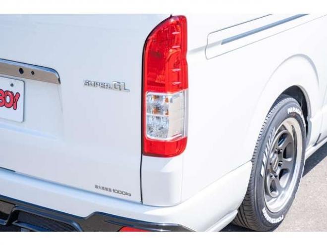 ハイエースバン2.8 スーパーGL ダークプライムII ロングボディ ディーゼルターボ 4WD　ESSEXカスタム　FリップスポイラーVer.4　サイドライナー　クワトロリアバンパー　プログレスIバッドパネル　17インチELホイール　ヨコハマPARADA　415COBRAフラットキット 2800