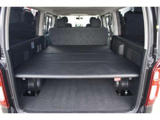 レジアスエース2.8 スーパーGL ダークプライム ロングボディ ディーゼルターボ 4WD　415COBRAコンプリート車両　ファントムヘッドライトシステム&ファントムゴールド18インチホイール&フェイスリフトキット&フルエアロ&フローティングリップ&ローフォルムフェンダー　玄武2インチダウンブロック 2800