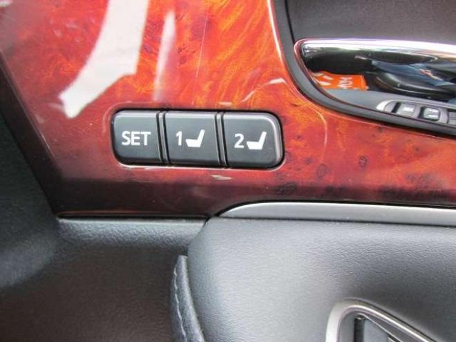 マジェスタ2.5 Four 4WD　プリクラッシュセーフティー/純正ナビ/フルセグTV/バックカメラ/LEDヘッドライト/ビルトインETC/全席シートヒーター/パワーシート/グリップヒーター/レーダークルーズコントロール 2500