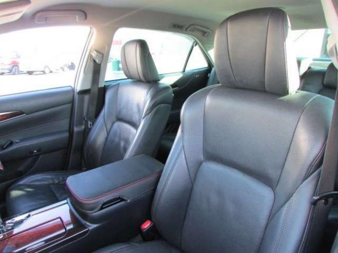 マジェスタ2.5 Four 4WD　プリクラッシュセーフティー/純正ナビ/フルセグTV/バックカメラ/LEDヘッドライト/ビルトインETC/全席シートヒーター/パワーシート/グリップヒーター/レーダークルーズコントロール 2500