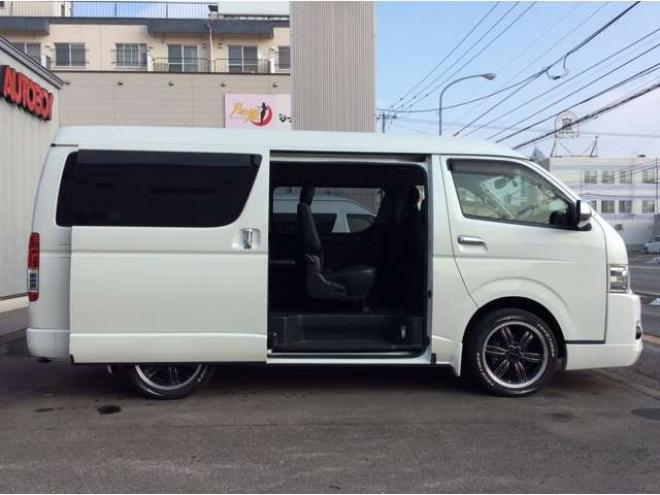 ハイエースバン2.7 スーパーGL ダークプライム ワイド ミドルルーフ ロングボディ 4WD　4WD　寒冷地仕様　両側パワスラ　スマキー　プッシュスタート　リアヒーター&クーラー　アルパインインナーミラー&フリップダウンモニター　社外メモリナビ　フルセグTV　ETC　ベッドキッド　Bカメラ 2700