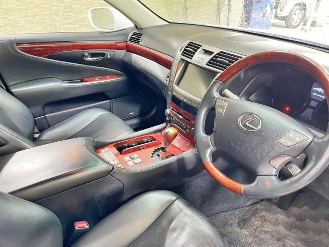 レクサス600hバージョンU Iパッケージ 4WD 5年保証 サンルーフ ナビ Bカメラ ETC 寒冷地仕様 禁煙 修復歴無