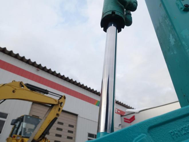 バックホーコベルコ　SK50UR-5　バケット容量0.20m3