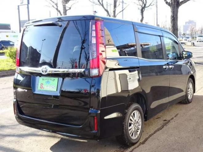 エスクァイア2.0 Gi 4WD　本州車　保証1年/走行距離無制限　4WD　両側パワースライドドア　オートマチックハイビーム　社外9インチナビ　地デジ　バックカメラ　黒本革シート　シートヒーター　LEDヘッドライト　ETC　クルーズコントロール 2000