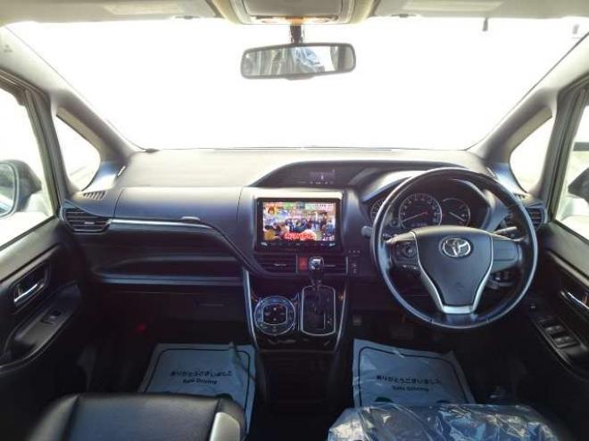 エスクァイア2.0 Gi 4WD　本州車　保証1年/走行距離無制限　4WD　両側パワースライドドア　オートマチックハイビーム　社外9インチナビ　地デジ　バックカメラ　黒本革シート　シートヒーター　LEDヘッドライト　ETC　クルーズコントロール 2000