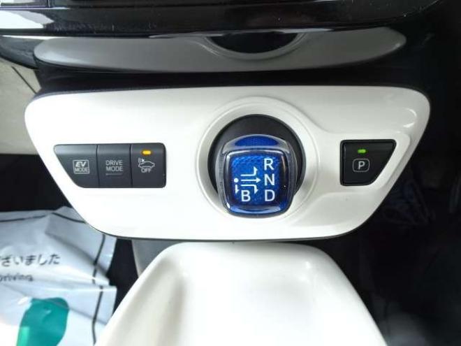 プリウス1.8 A プレミアム E-Four 4WD　本州車 ハイブリットシステム2年保証/走行距離無制限　 4WD　TRDエアロ　ブラインドスポットモニター　純正ナビ　地デジ　バックカメラ　18インチアルミ　本革シート　ヘッドアップディスプレイ　AC100V 1800