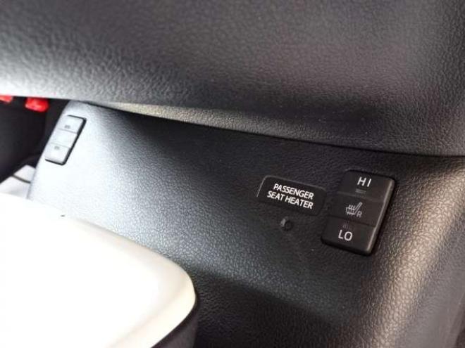 プリウス1.8 A プレミアム E-Four 4WD　本州車 ハイブリットシステム2年保証/走行距離無制限　 4WD　TRDエアロ　ブラインドスポットモニター　純正ナビ　地デジ　バックカメラ　18インチアルミ　本革シート　ヘッドアップディスプレイ　AC100V 1800