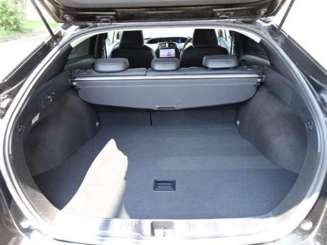 プリウス1.8 A プレミアム E-Four 4WD　本州車 ハイブリットシステム2年保証/走行距離無制限　 4WD　TRDエアロ　ブラインドスポットモニター　純正ナビ　地デジ　バックカメラ　18インチアルミ　本革シート　ヘッドアップディスプレイ　AC100V 1800