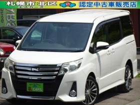 ノア　2.0 Si 4WD　本州車　保証1年 4WD　両側パワースライドドア　社外ナビ　地デジ　スマートキー　プッシュスタート　LEDヘッドライト　社外18インチアルミ　　アイドリングストップ　ビルトインETC 2000