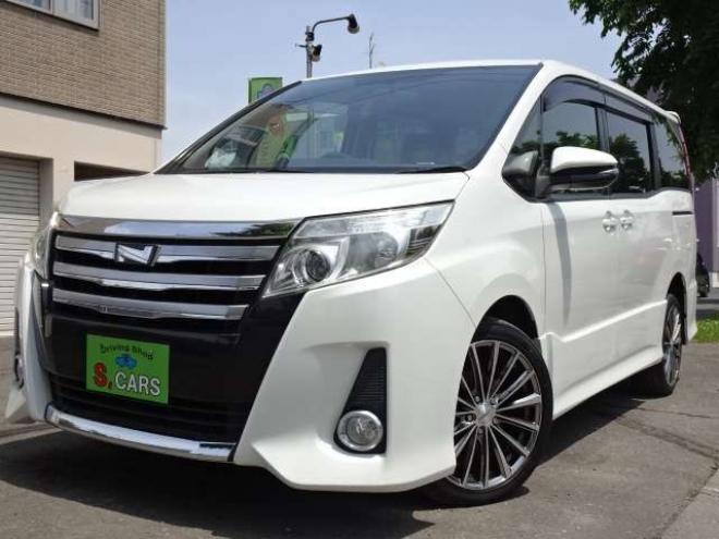 ノア2.0 Si 4WD　本州車　保証1年 4WD　両側パワースライドドア　社外ナビ　地デジ　スマートキー　プッシュスタート　LEDヘッドライト　社外18インチアルミ　　アイドリングストップ　ビルトインETC 2000