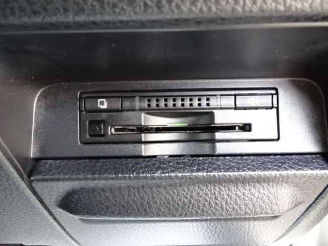 ノア2.0 Si 4WD　本州車　保証1年 4WD　両側パワースライドドア　社外ナビ　地デジ　スマートキー　プッシュスタート　LEDヘッドライト　社外18インチアルミ　　アイドリングストップ　ビルトインETC 2000