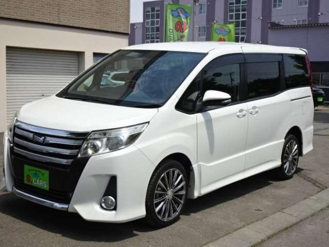 ノア2.0 Si 4WD　本州車　保証1年 4WD　両側パワースライドドア　社外ナビ　地デジ　スマートキー　プッシュスタート　LEDヘッドライト　社外18インチアルミ　　アイドリングストップ　ビルトインETC 2000