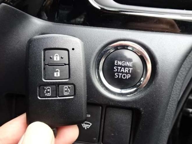 ノア2.0 Si 4WD　本州車　保証1年/走行距離無制限　4WD　後期　セーフティセンス　両側パワースライドドア　純正9インチワイドナビ　　地デジ　バックカメラ　ALPINE12インチフリップダウンモニター　LEDヘッドライト 2000