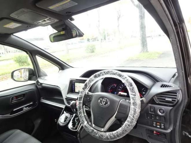 ヴォクシー2.0 ZS 4WD　後期　本州車　保証1年/走行距離無制限　4WD　8人乗　両側パワースライドドア　地デジ　バックカメラ　LEDヘッドライト　16AW　ビルトインETC 2000