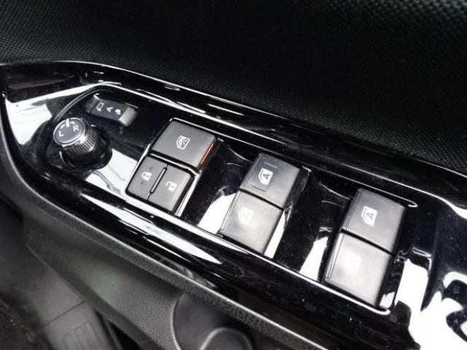 ヴォクシー2.0 ZS 4WD　後期　本州車　保証1年/走行距離無制限　4WD　8人乗　両側パワースライドドア　地デジ　バックカメラ　LEDヘッドライト　16AW　ビルトインETC 2000