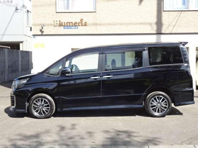 ヴォクシー2.0 ZS 煌II 4WD　本州車　保証1年/走行距離無制限　4WD　トヨタセーフティセンス　両側パワースライドドア　純正ナビ　ビルトインETC　LEDヘッドライト　純正16インチアルミホイール　アイドリングストップ　スマートキー 2000