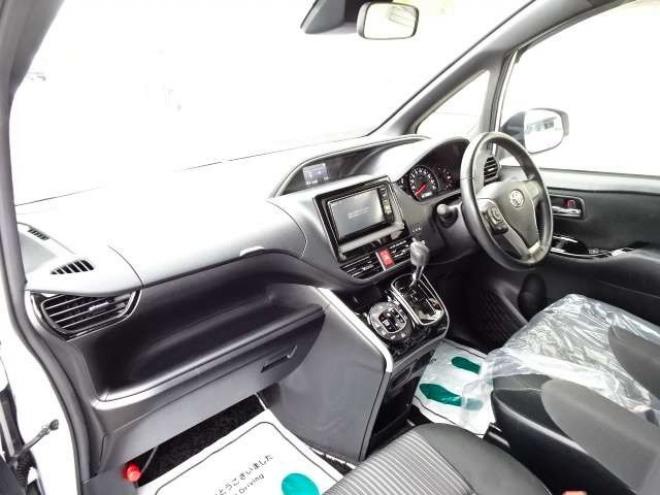 ヴォクシー2.0 ZS 煌II 4WD　本州車　保証1年/走行距離無制限　4WD　後期型　トヨタセーフティセンス　両側パワースライドドア　純正ナビ　地デジ　バックカメラ　LEDヘッドライト　ビルトインETC　クルーズコントロール 2000