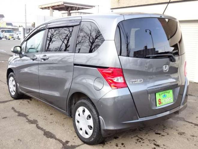 フリード1.5 G ジャストセレクション 4WD　本州車　4WD　パワースライドドア　純正HDDインターナビ　バックカメラ　TV　ビルトインETC　コンフォートパッケージ　HID　ミラーヒーター　デアイサー　車検新規2年 1500