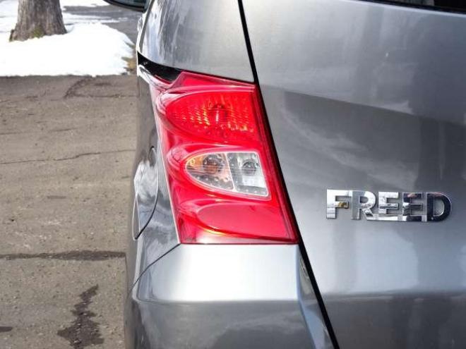 フリード1.5 G ジャストセレクション 4WD　本州車　4WD　パワースライドドア　純正HDDインターナビ　バックカメラ　TV　ビルトインETC　コンフォートパッケージ　HID　ミラーヒーター　デアイサー　車検新規2年 1500