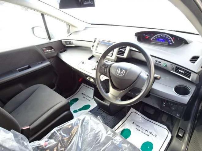 フリード1.5 G ジャストセレクション 4WD　本州車　4WD　パワースライドドア　純正HDDインターナビ　バックカメラ　TV　ビルトインETC　コンフォートパッケージ　HID　ミラーヒーター　デアイサー　車検新規2年 1500