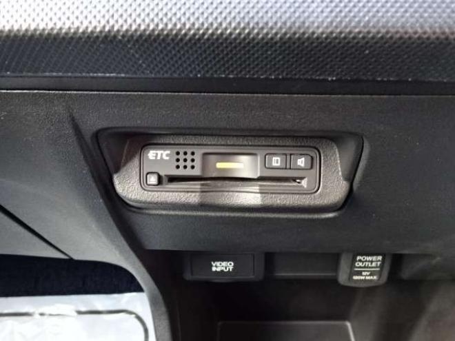 フリード1.5 G ジャストセレクション 4WD　本州車　4WD　パワースライドドア　純正HDDインターナビ　バックカメラ　TV　ビルトインETC　コンフォートパッケージ　HID　ミラーヒーター　デアイサー　車検新規2年 1500