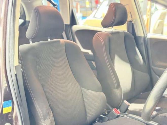 フィット1.3 シーズ 4WD　防錆塗装4WDスマキーCDバックカメラ 1300