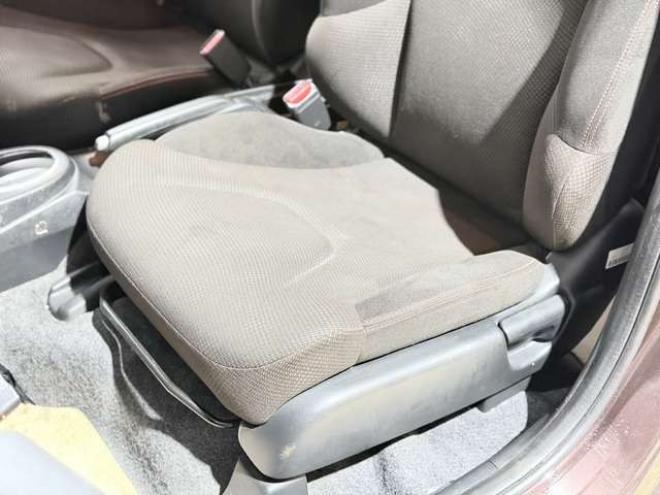 フィット1.3 シーズ 4WD　防錆塗装4WDスマキーCDバックカメラ 1300