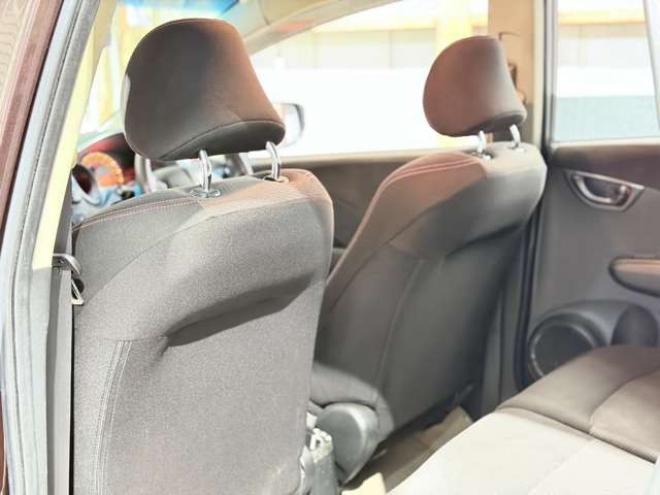 フィット1.3 シーズ 4WD　防錆塗装4WDスマキーCDバックカメラ 1300