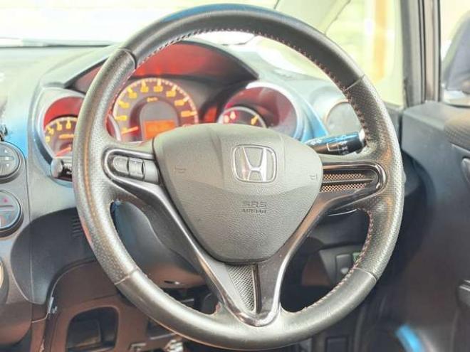 フィット1.3 シーズ 4WD　防錆塗装4WDスマキーCDバックカメラ 1300