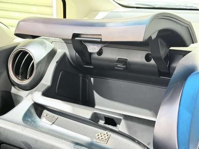 フィット1.3 シーズ 4WD　防錆塗装4WDスマキーCDバックカメラ 1300