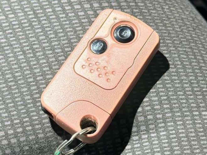 フィット1.3 シーズ 4WD　防錆塗装4WDスマキーCDバックカメラ 1300