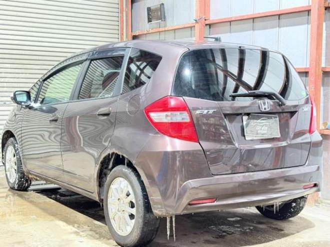 フィット1.3 シーズ 4WD　防錆塗装4WDスマキーCDバックカメラ 1300