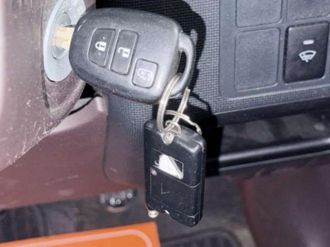 ポルテ1.5 X 4WD　防錆塗装4WDキーレスTVナビBカメエンスタ夏冬タイヤ 1500