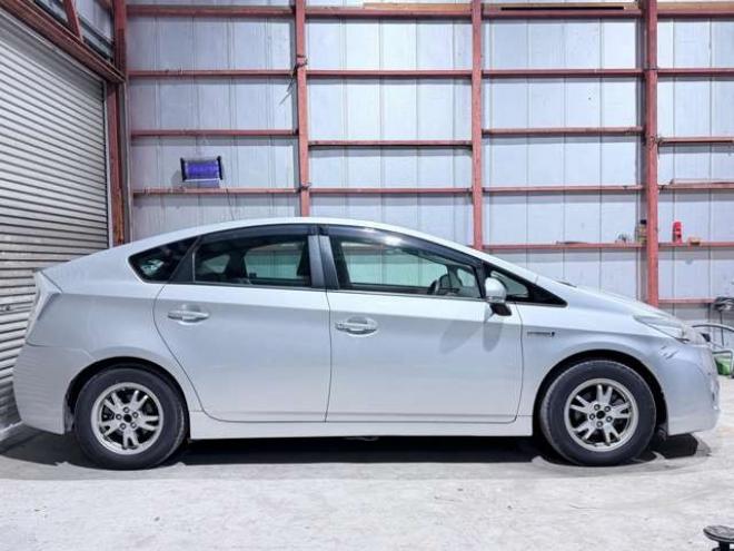 プリウス1.8 S　下廻防錆キーレスCD夏冬タイヤ 2WD 1800