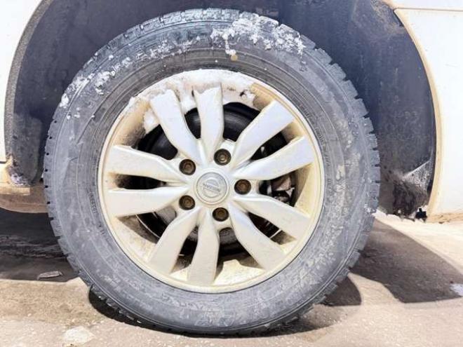 セレナ2.0 20X 4WD　防錆塗装4WDTVナビエンスタ 2000