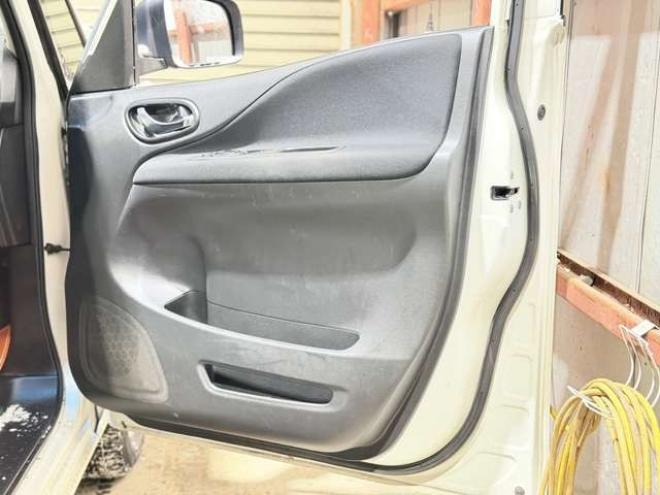 セレナ2.0 20X 4WD　防錆塗装4WDTVナビエンスタ 2000