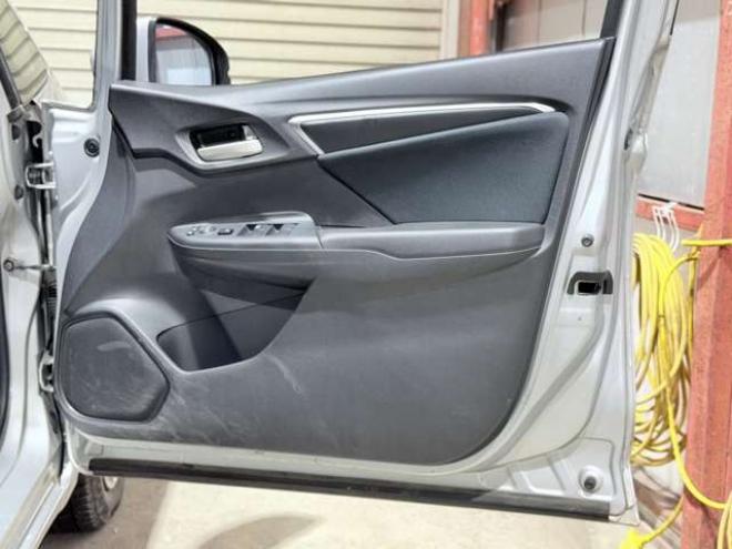 フィット1.3 13G Fパッケージ 4WD　下廻防錆TVナビETC 1300