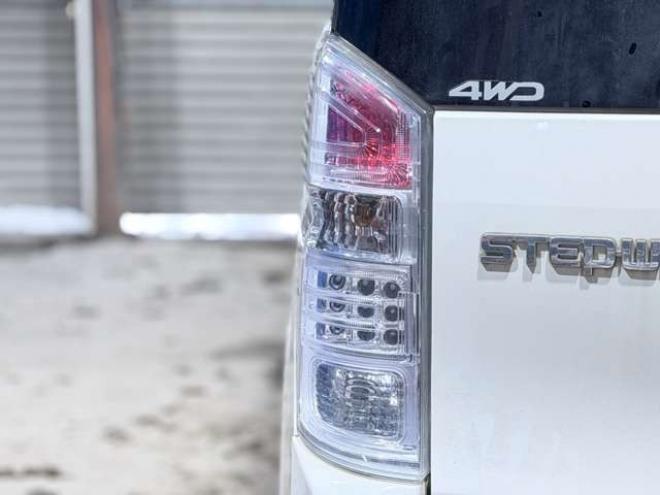 ステップワゴン2.0 スパーダ Z 4WD　防錆塗装4WDTVナビBカメETC後席モニタ夏冬タイヤ 2000