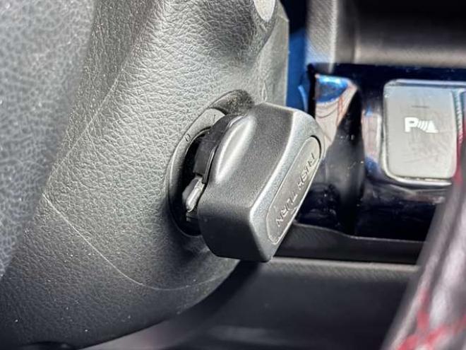 ステップワゴン2.0 スパーダ Z 4WD　防錆塗装4WDTVナビBカメETC後席モニタ夏冬タイヤ 2000