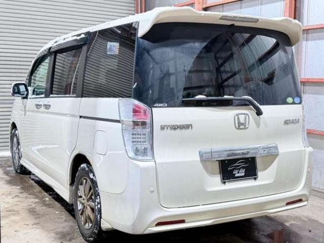 ステップワゴン2.0 スパーダ Z 4WD　防錆塗装4WDTVナビBカメETC後席モニタ夏冬タイヤ 2000