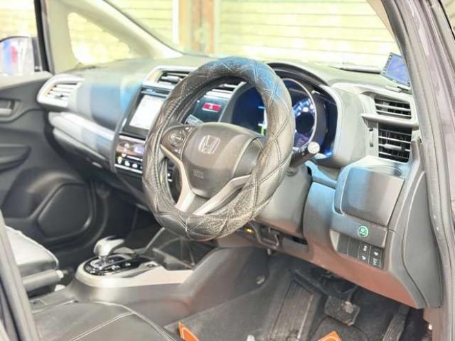フィット1.5 ハイブリッド Fパッケージ 4WD　防錆塗装4WDTVナビBカメ 1500