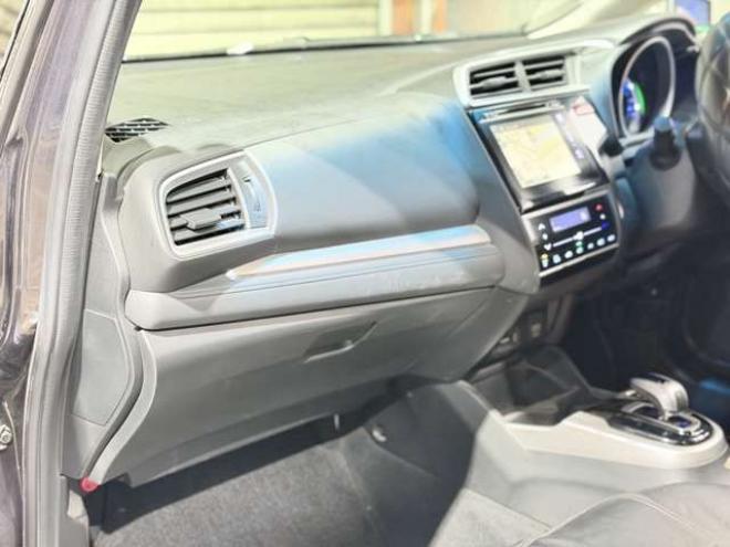 フィット1.5 ハイブリッド Fパッケージ 4WD　防錆塗装4WDTVナビBカメ 1500