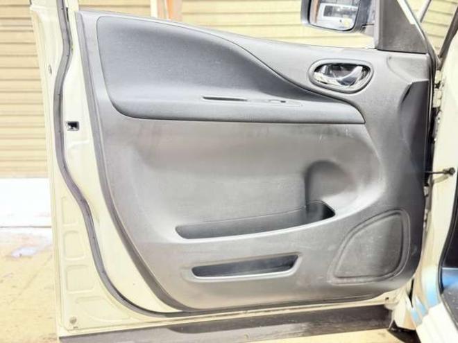 セレナ2.0 ハイウェイスター アドバンストセーフティ パッケージ 4WD　防錆塗装4WDTVナビBカメETC後席モニタ 2000