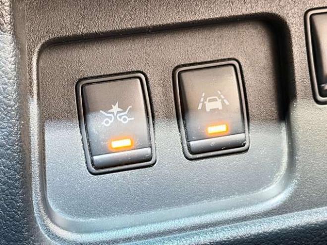 セレナ2.0 ハイウェイスター アドバンストセーフティ パッケージ 4WD　防錆塗装4WDTVナビBカメETC後席モニタ 2000